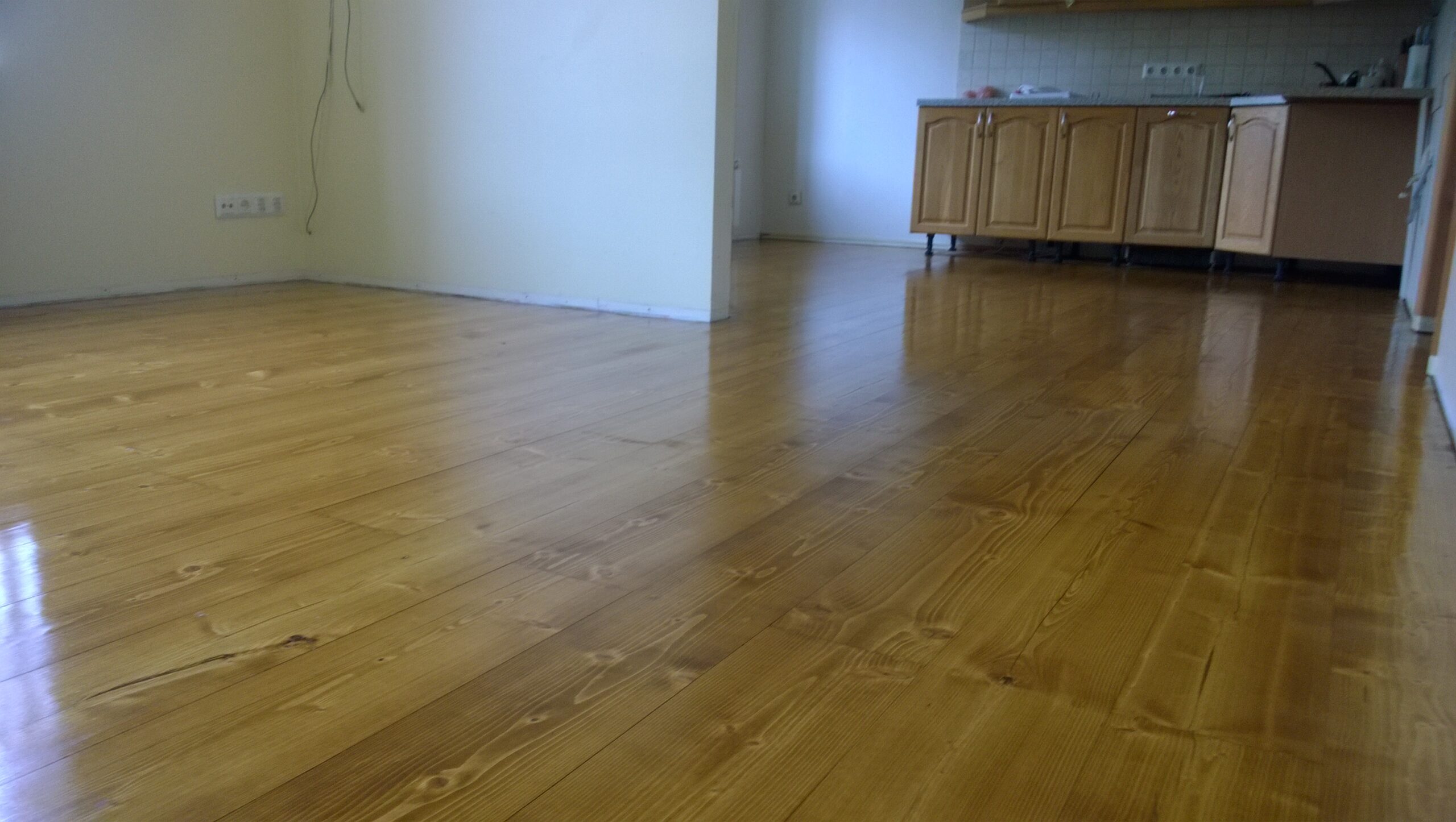 Õigesti ajastatud põrandatööd pakuvad silmailu pikalt.